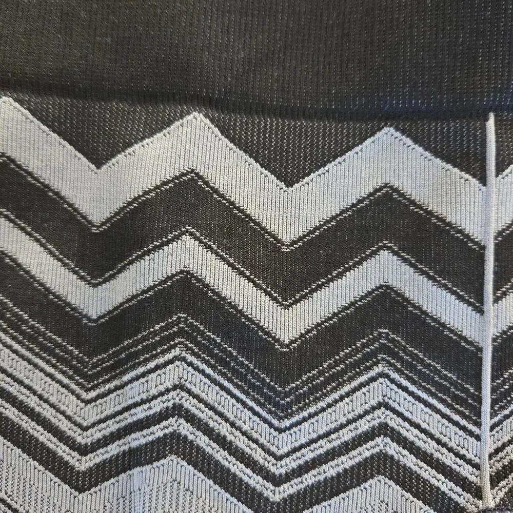 Lululemon Ebb to Street black gray chevron compression leggings size 6